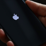 Apple sfida ChatGPT e Gemini: nasce AKI, l’assistente IA che rivoluzionerà Siri e le app Apple