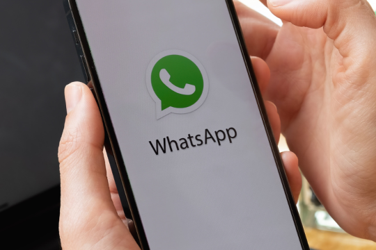 WhatsApp Rivoluziona l’App con l’AI: La Funzione ‘Ask Meta AI’ Distrugge le Fake News (Ecco Come!)