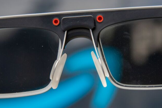 Amazon svela gli Occhiali Intelligenti per autisti: un passo avanti nell’era delle consegne con AI